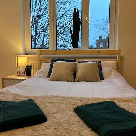 Louise Avenue - Contractors Long By Shortstayuk Bristol