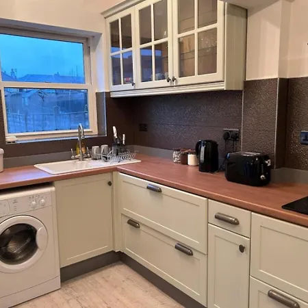 Louise Avenue - Contractors Long By Shortstayuk