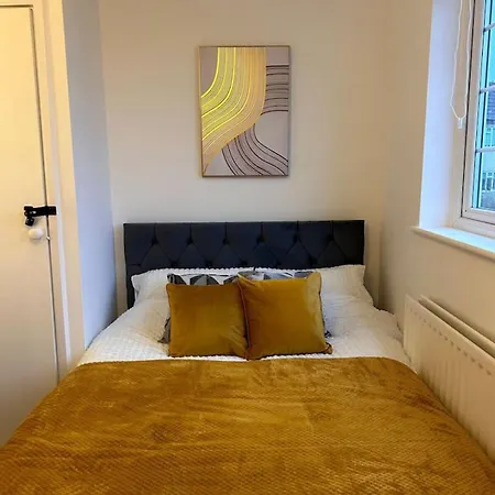 Holiday home Louise Avenue - Contractors Long By Shortstayuk